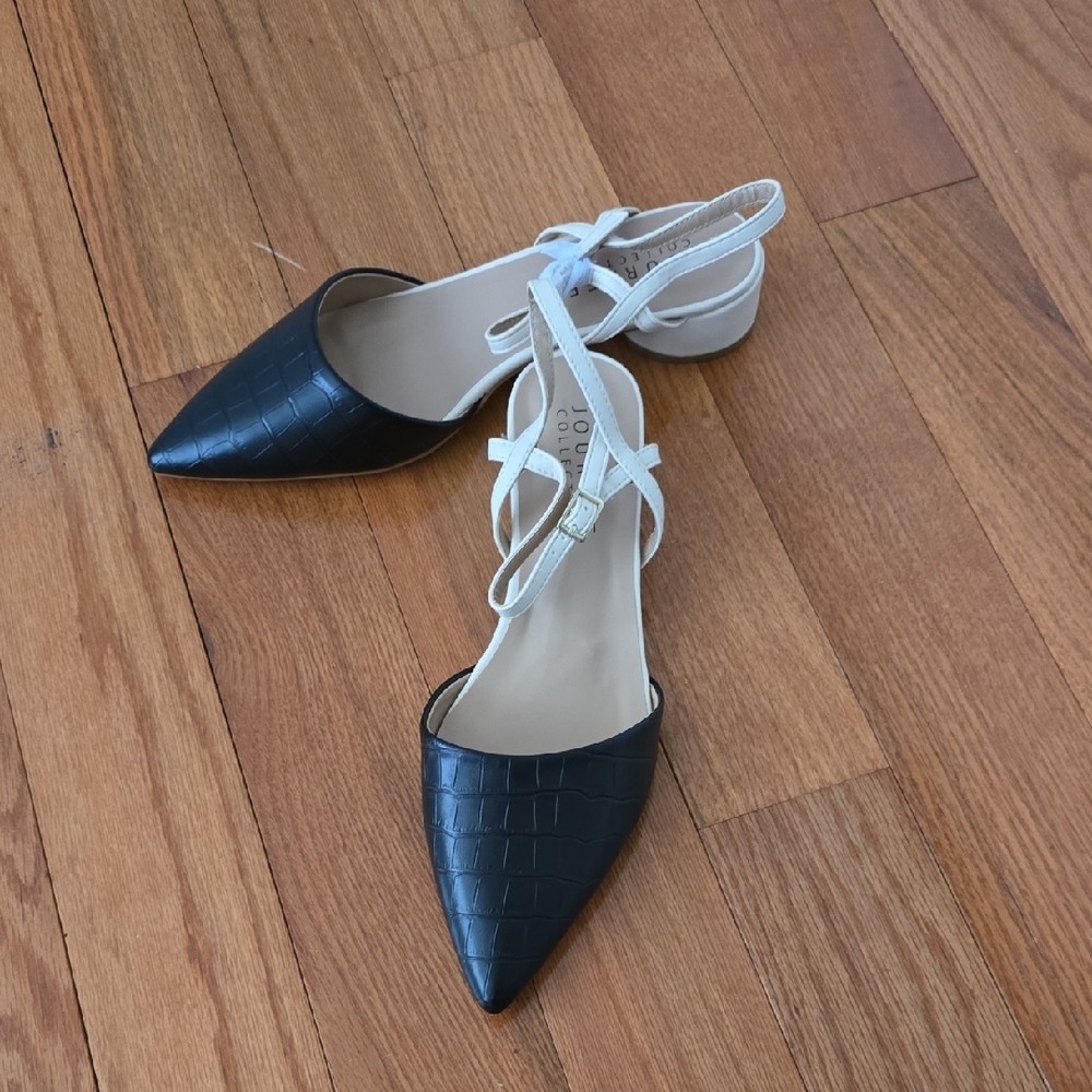 Journee Collection Black and White Flats with Modern Elegance